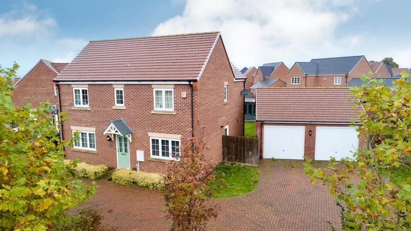 4 bed detached house for sale in Lapwing Drive, Birstall, Leicester LE4, £445,000