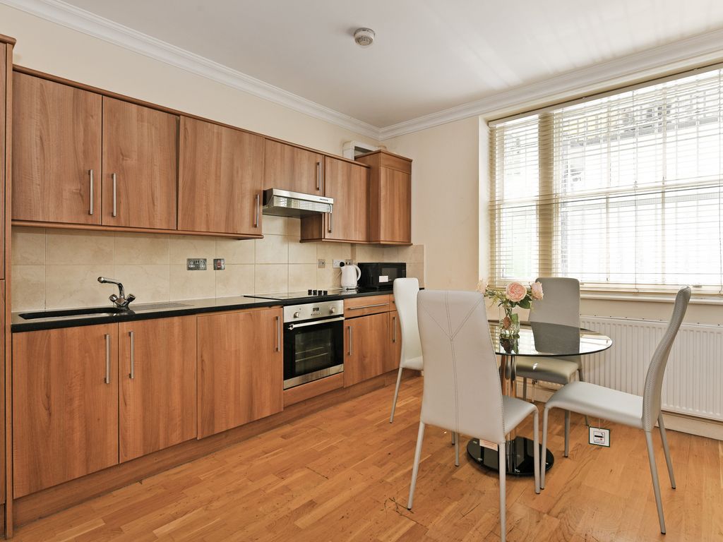 2 bed flat to rent in Cromwell Road, London SW7, £4,225 pcm