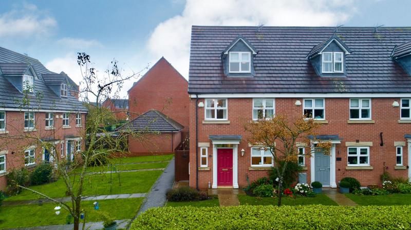 4 bed end terrace house for sale in Calke Close, Loughborough LE11, £360,000