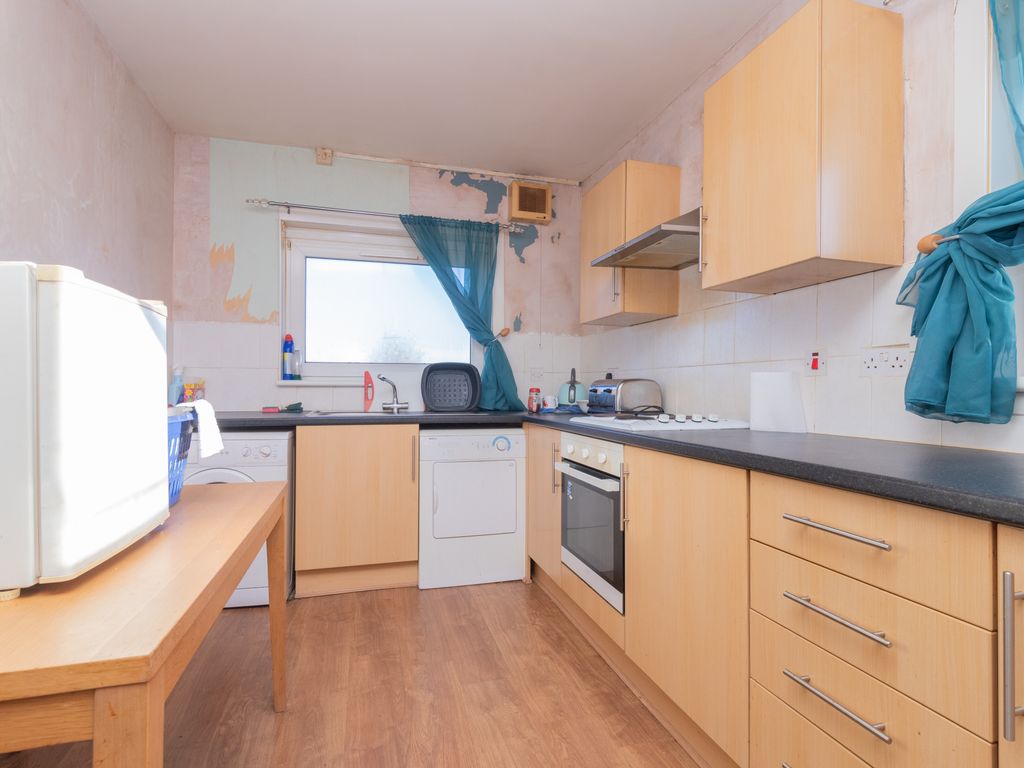 2 bed flat for sale in Holyrood Street, Hamilton, South Lanarkshire ML3, £35,000