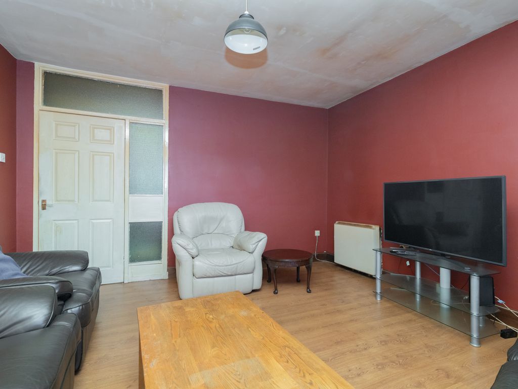 2 bed flat for sale in Holyrood Street, Hamilton, South Lanarkshire ML3, £35,000