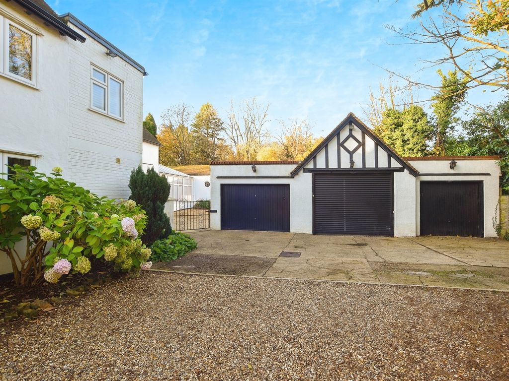 6 bed detached house for sale in Hempstead Road, Bovingdon, Hemel Hempstead HP3, £2,500,000