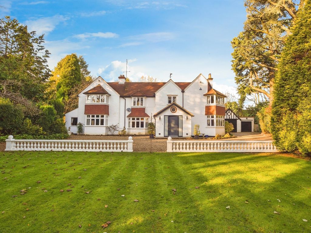 6 bed detached house for sale in Hempstead Road, Bovingdon, Hemel Hempstead HP3, £2,500,000