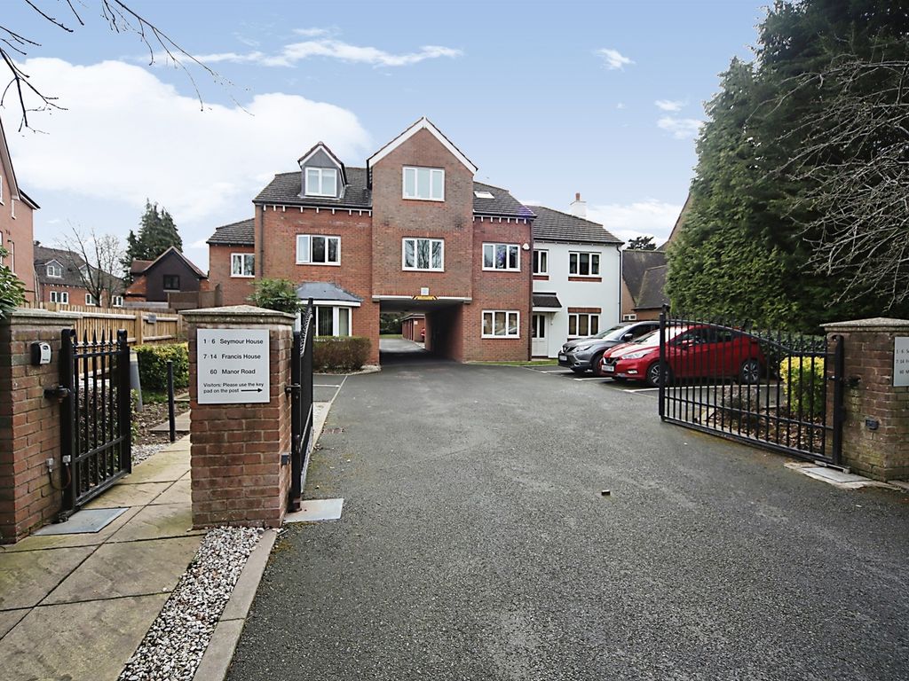 2 bed flat for sale in Manor Road, Solihull B91, £235,000