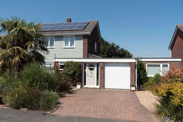4 bed detached house to rent in Woodland Grove, Bembridge PO35, £1,700 pcm