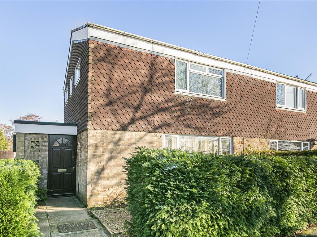 2 bed semi-detached house for sale in Whitfield Close, Cambridge CB4, £300,000