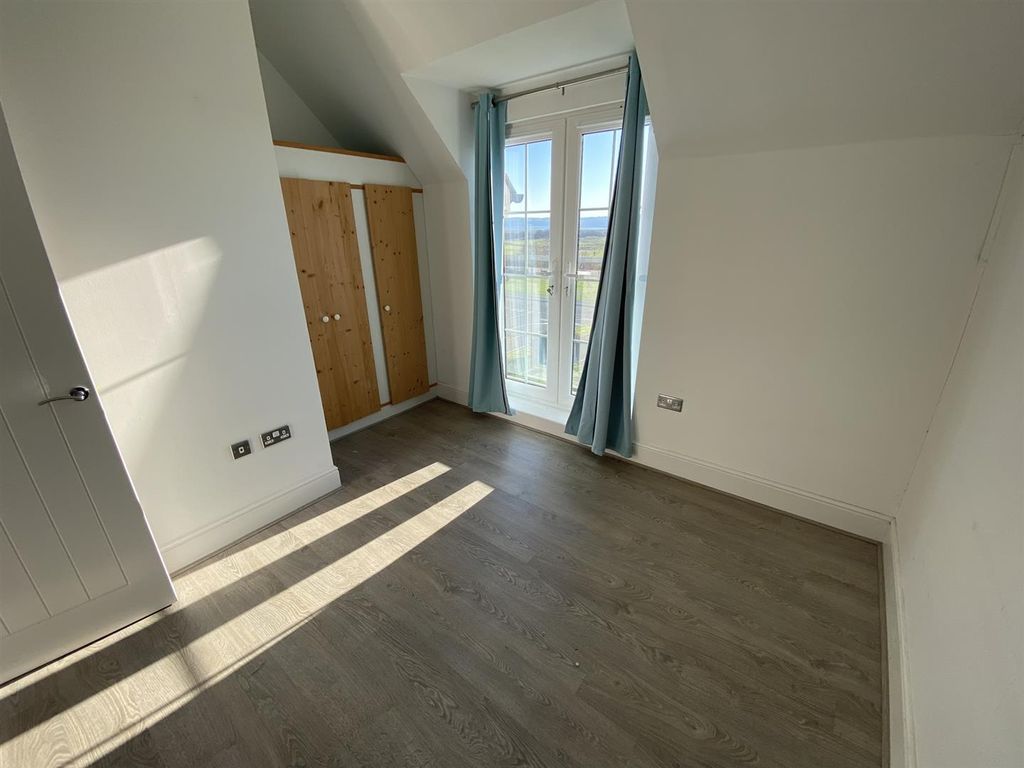 2 bed flat for sale in Y Corsydd, Llanelli SA15, £170,000