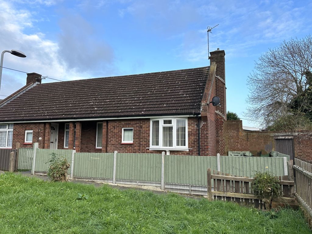 1 bed semi-detached bungalow for sale in Collington Crescent, Cosham, Portsmouth PO6, £190,000
