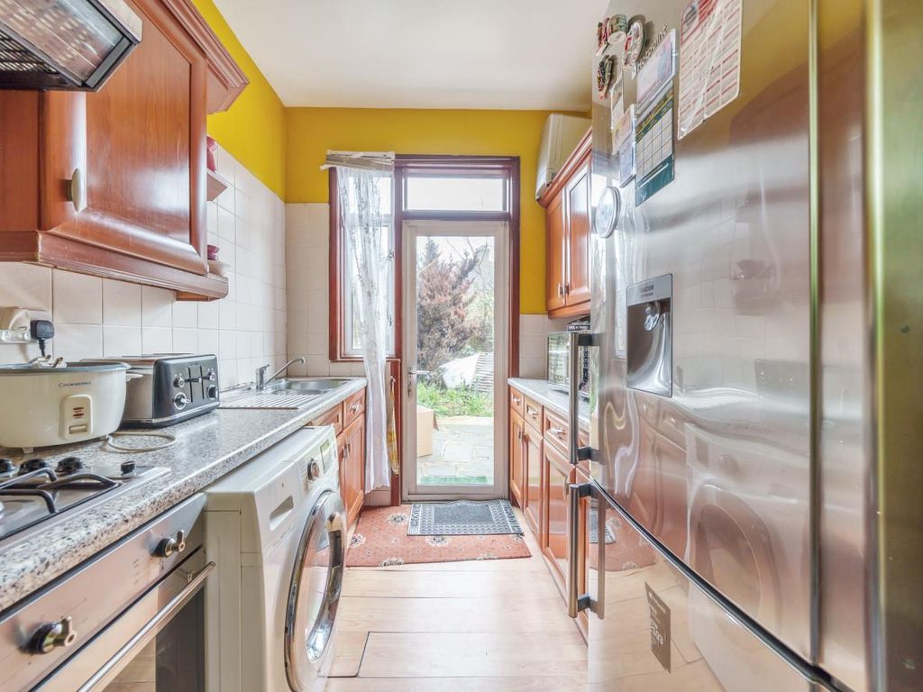 3 bed end terrace house for sale in Stainton Road, London SE6, £600,000