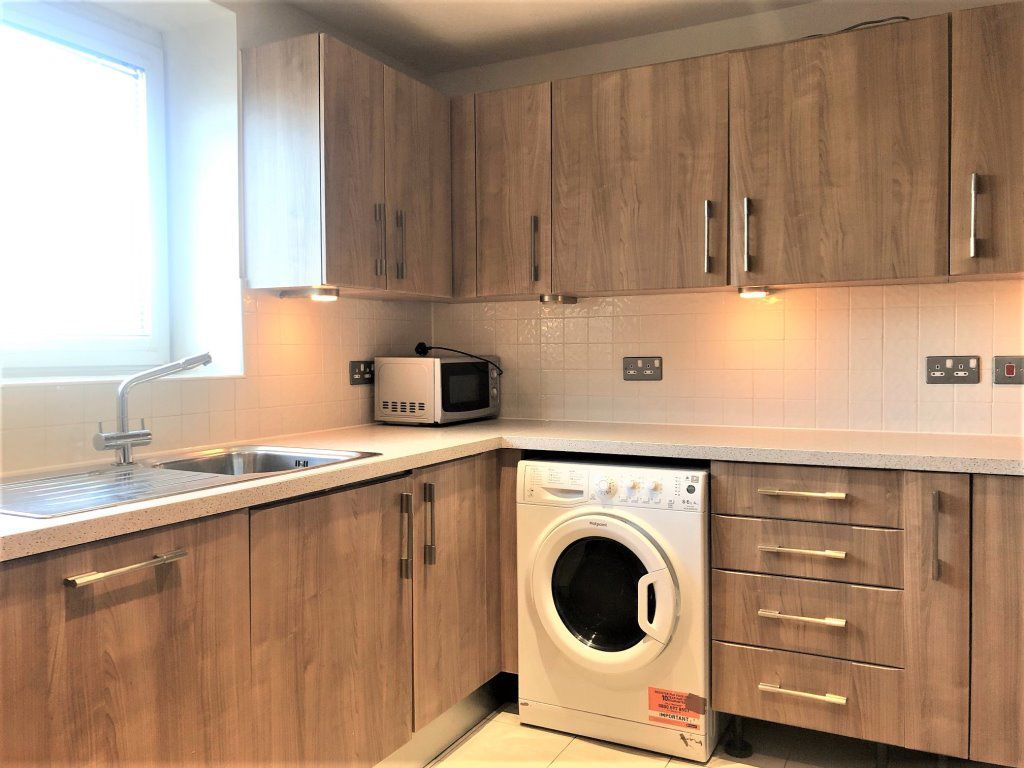 2 bed flat to rent in Fleet Street, Brighton BN1, £2,035 pcm
