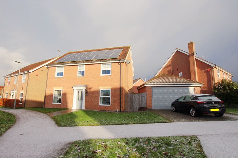 4 bed detached house for sale in Brocklesby Avenue, Immingham DN40, £279,950