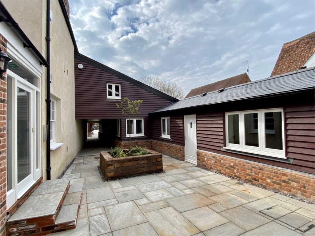 1 bed mews house for sale in Brewery Mews, Market Place, Henley-On-Thames RG9, £425,000