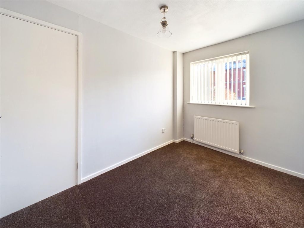 2 bed town house for sale in Basford Road, Nottingham NG6, £150,000