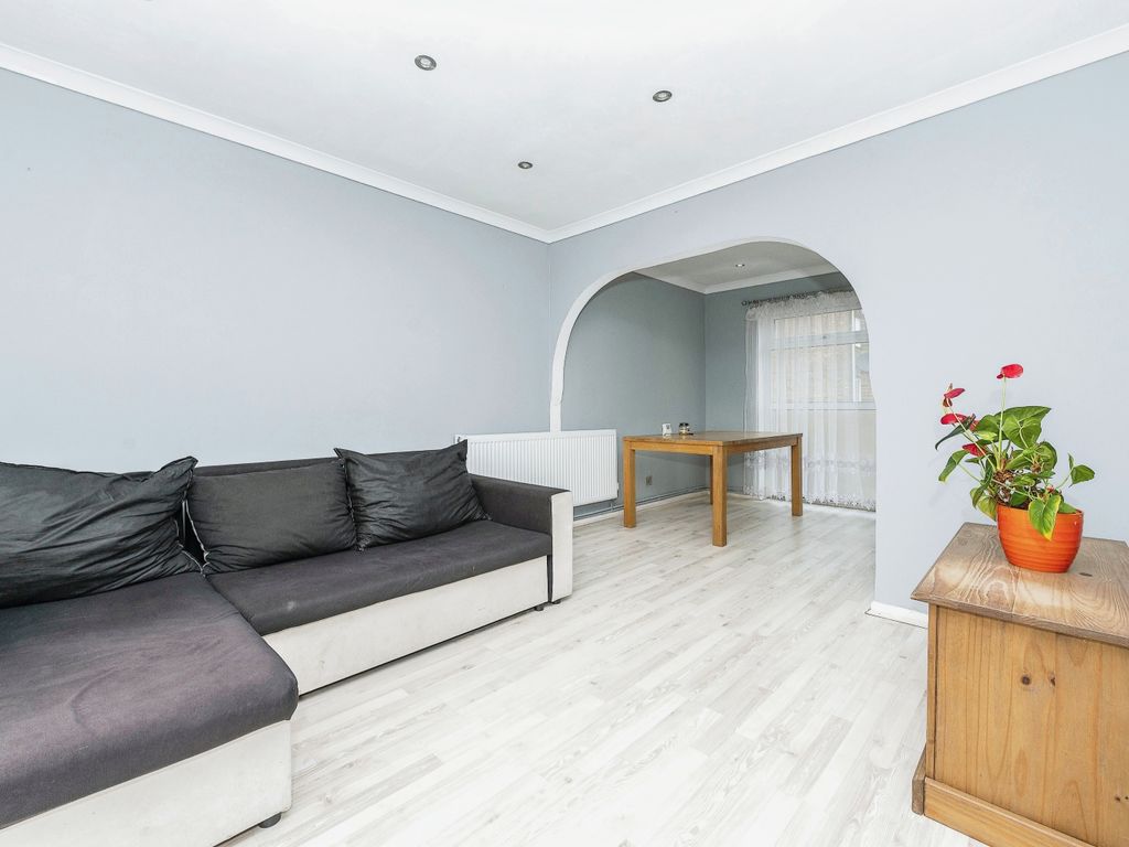 2 bed maisonette for sale in Copenhagen Close, Luton, Bedfordshire LU3, £160,000