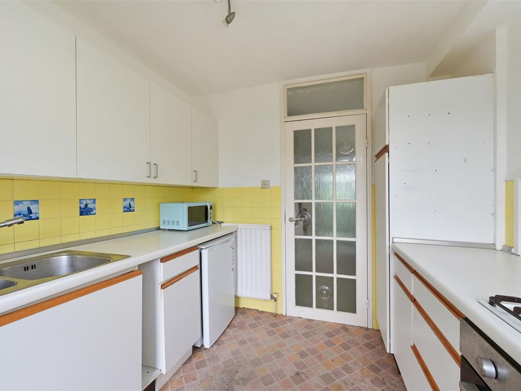 3 bed terraced house for sale in The Tracery, Banstead SM7, £490,000