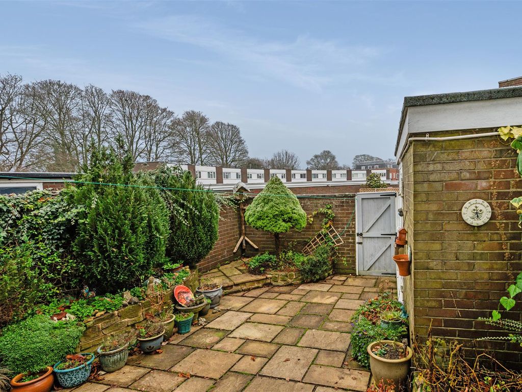 3 bed terraced house for sale in The Tracery, Banstead SM7, £490,000