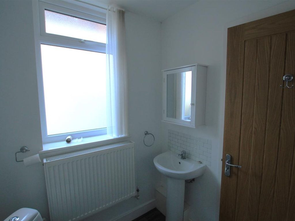 1 bed flat for sale in Station Road, Bamber Bridge, Preston PR5, £95,000