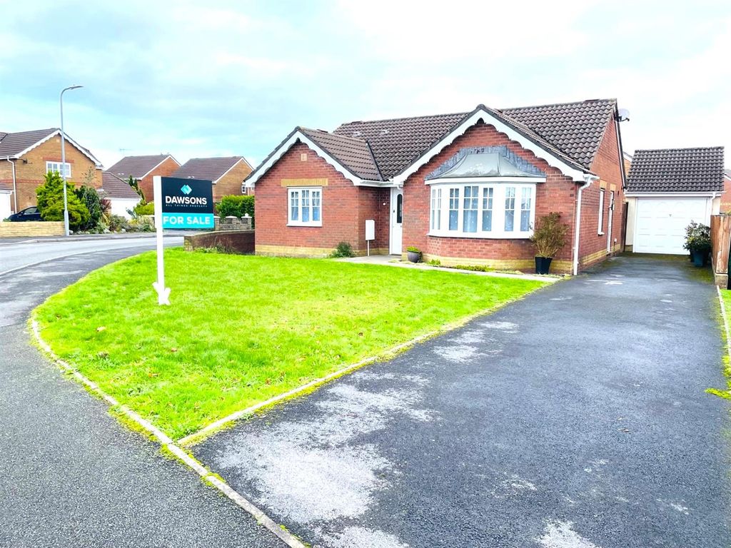 3 bed detached bungalow for sale in Pant Bryn Isaf, Llwynhendy, Llanelli SA14, £280,000