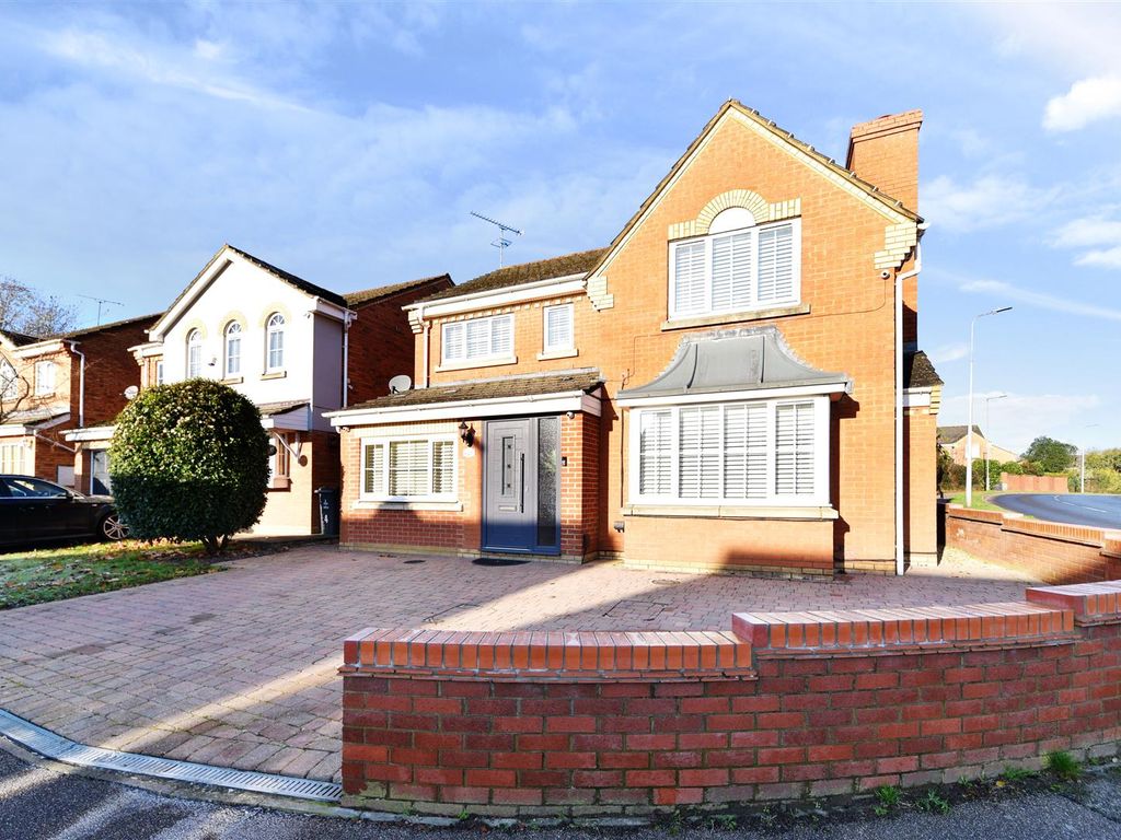 5 bed detached house for sale in Sparrow Drive, Stevenage SG2, £600,000