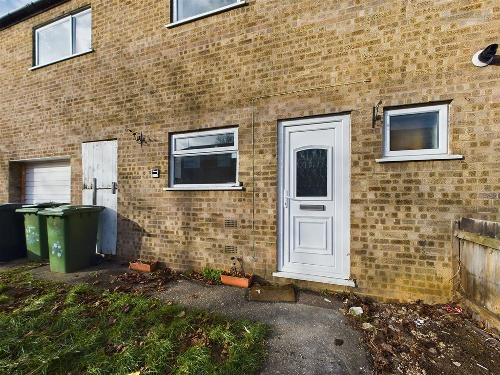 4 bed terraced house to rent in Oxclose, Bretton, Peterborough PE3, £1,195 pcm