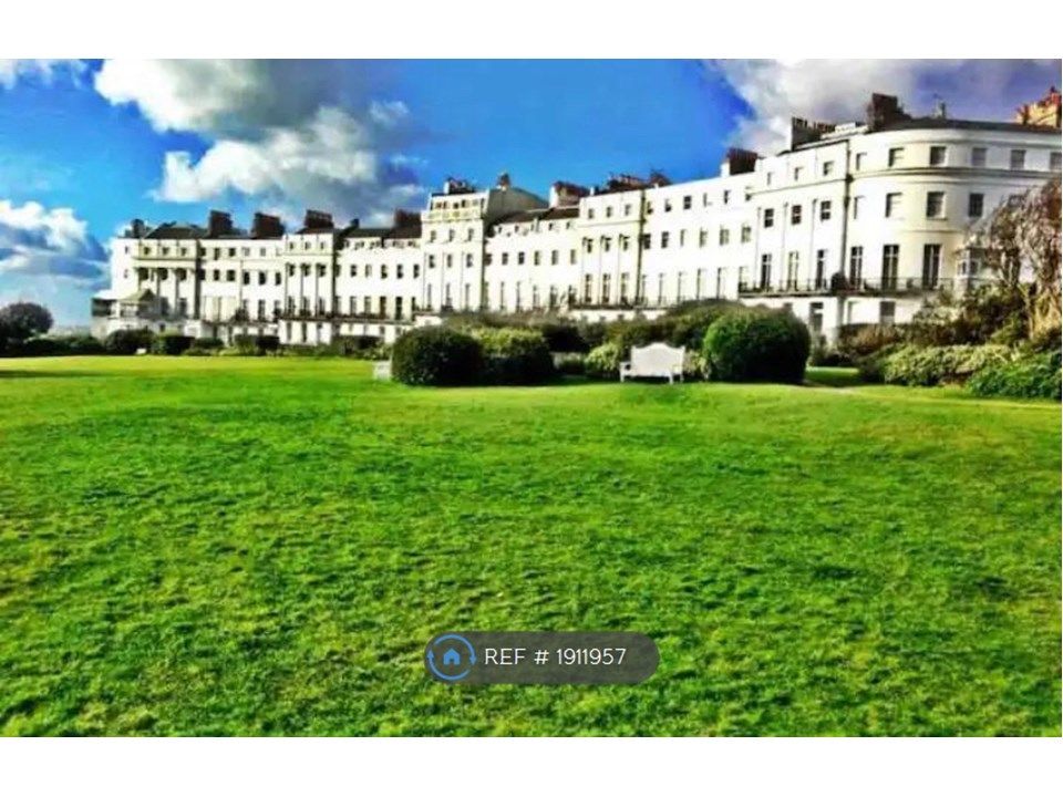 2 bed flat to rent in Sussex Square, Brighton BN2, £2,000 pcm