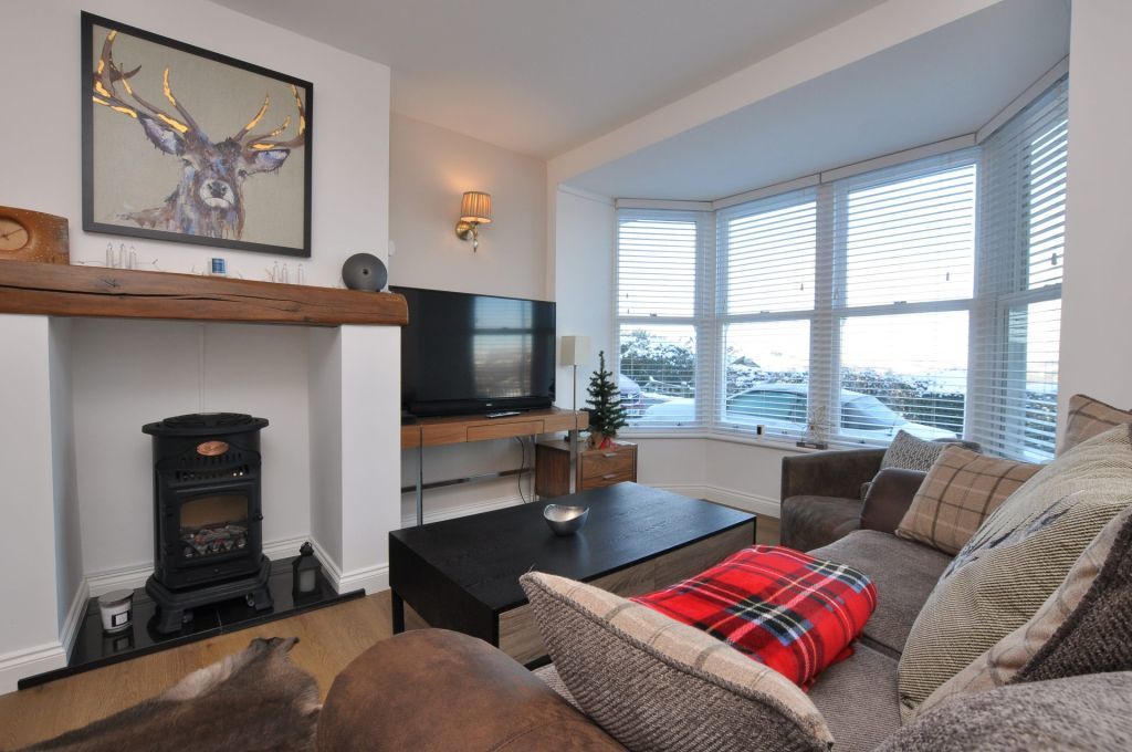 2 bed flat for sale in High Street, Castleton, Whitby YO21, £175,000