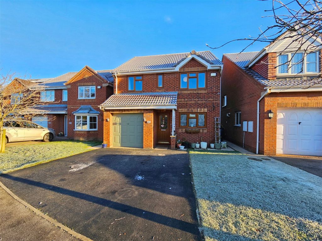 4 bed detached house for sale in Norwood Drive, Brierley, Barnsley S72, £275,000