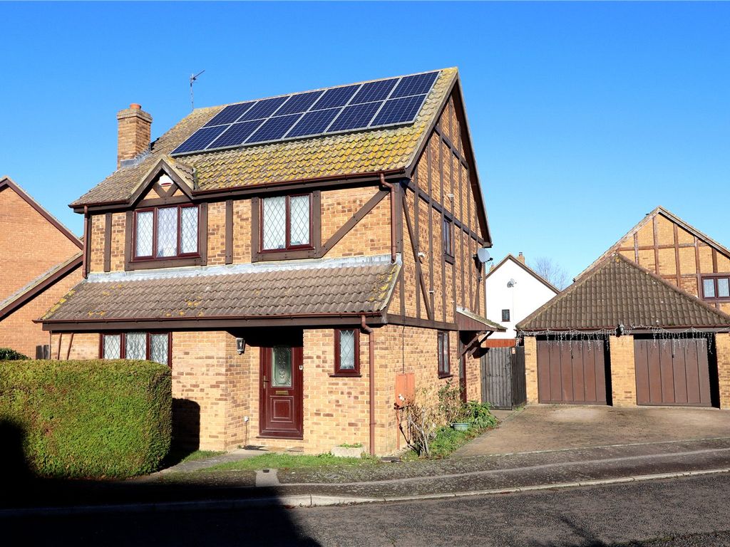 4 bed detached house for sale in Tabard Gardens, Newport Pagnell MK16, £570,000