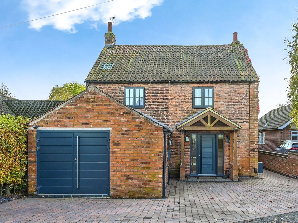 4 bed detached house for sale in Brickyard Lane, Farnsfield, Newark NG22, £650,000
