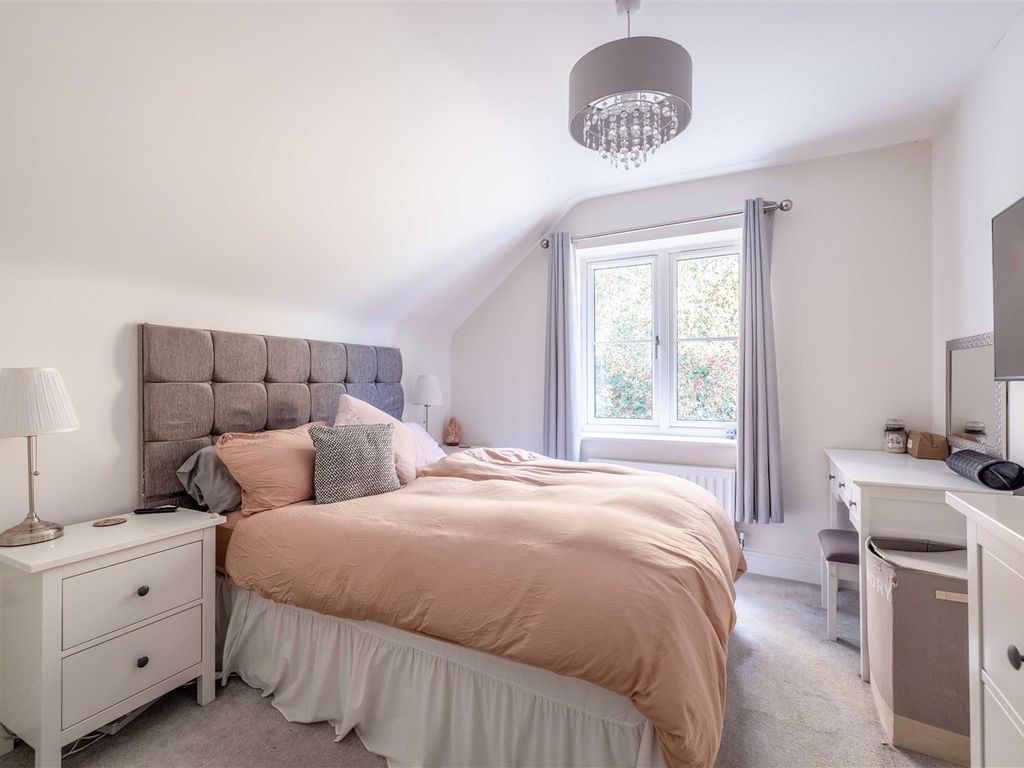 2 bed flat for sale in Bryan Gardens, Binfield, Bracknell RG42, £350,000