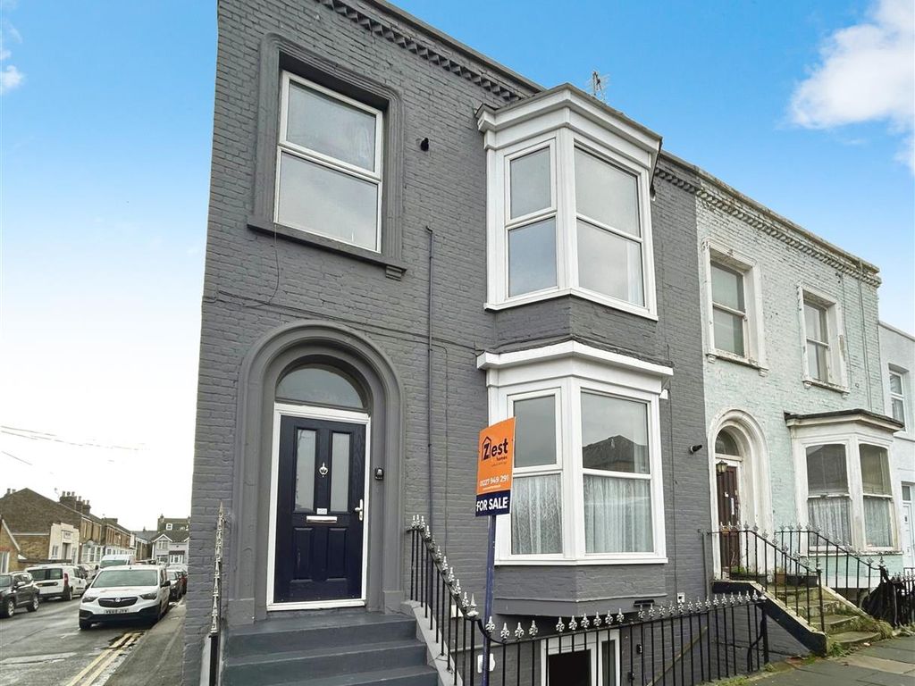 2 bed flat for sale in Addington Street, Margate CT9, £180,000