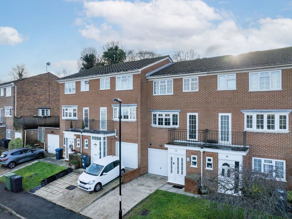 3 bed town house for sale in Hillview Close, Purley CR8, £525,000