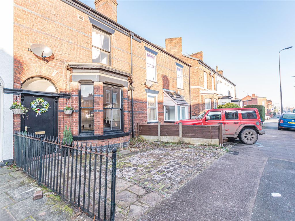 2 bed property for sale in The Avenue, Leigh WN7, £180,000