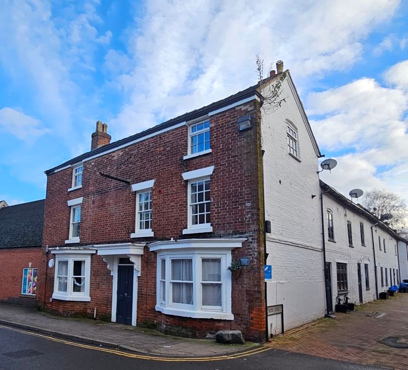 2 bed property to rent in Stafford Street, Market Drayton TF9, £600 pcm