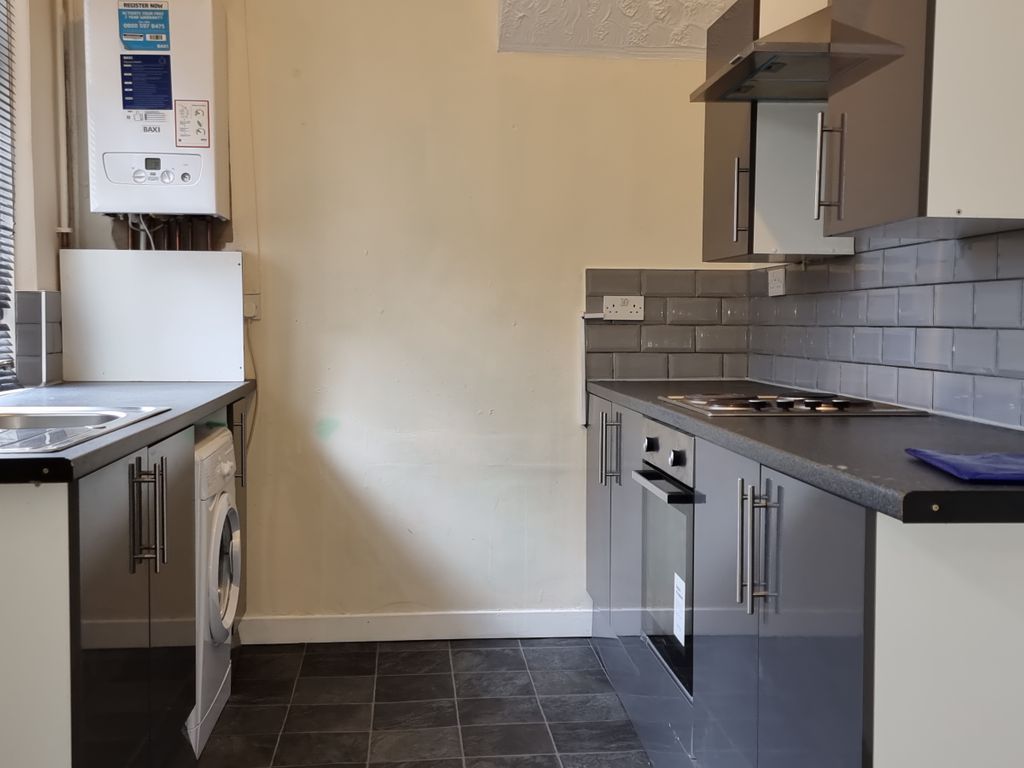 2 bed flat to rent in Fern Dene Road, Gateshead NE8, £550 pcm