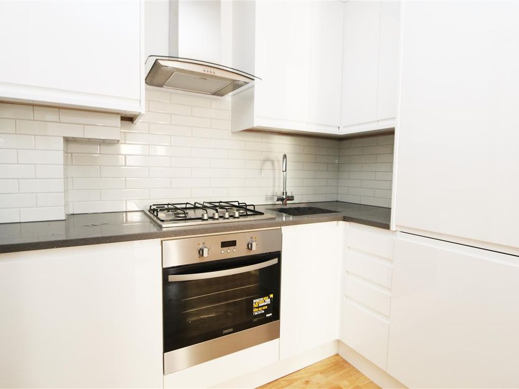 1 bed flat to rent in Shiraz Court, 24 Fortescue Road, Colliers Wood SW19, £1,300 pcm
