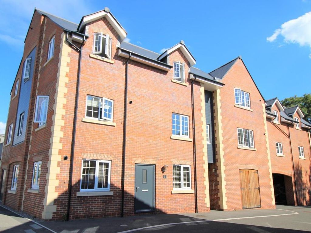 1 bed flat for sale in West End Close, Chippenham SN14, £160,000
