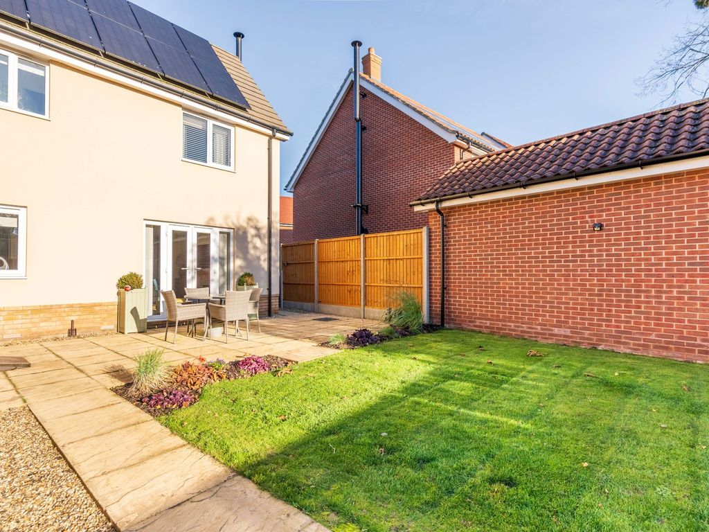 4 bed detached house for sale in Bee Orchid Way, Tharston NR15, £450,000