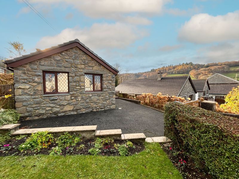 3 bed detached bungalow for sale in Ffordd Llwyn Du, Eglwysbach, Colwyn Bay LL28, £325,000
