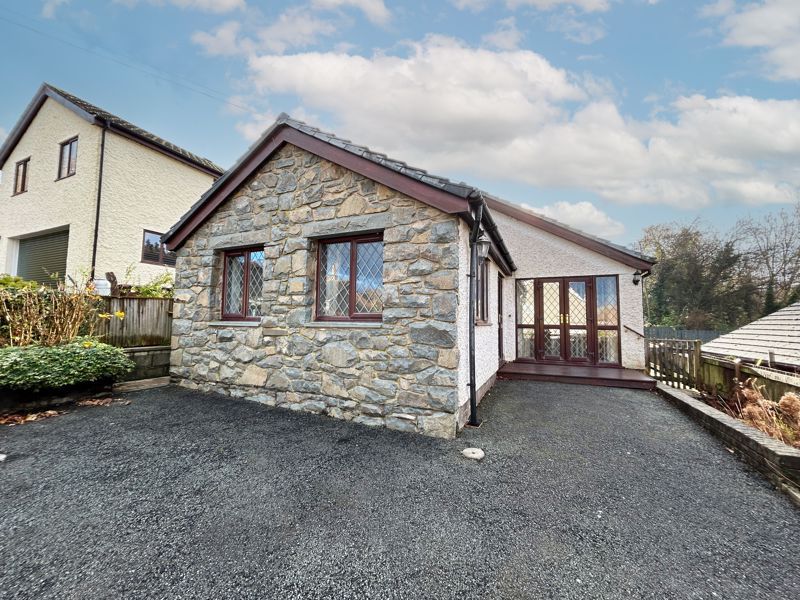 3 bed detached bungalow for sale in Ffordd Llwyn Du, Eglwysbach, Colwyn Bay LL28, £325,000