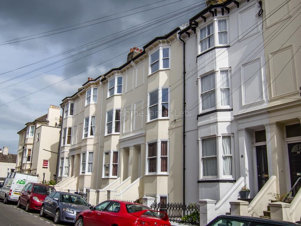 6 bed terraced house to rent in Buckingham Street, Brighton BN1, £4,200 pcm