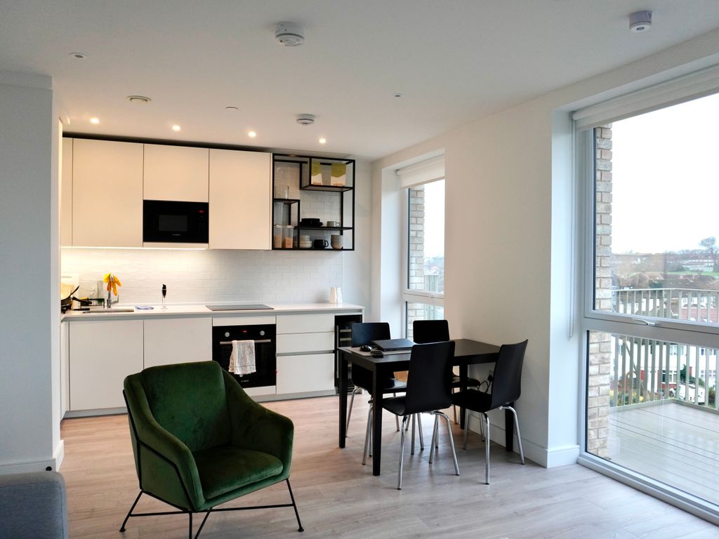 2 bed flat to rent in Belgrave Road, Wembley HA0, £2,350 pcm