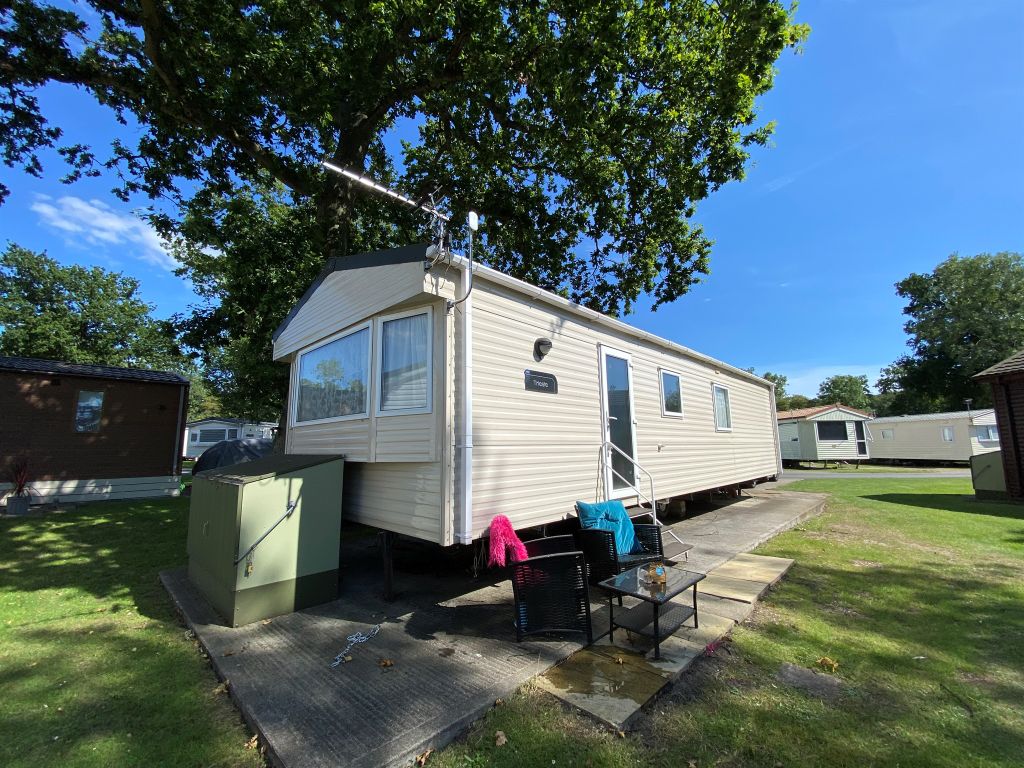 2 bed mobile/park home for sale in Carlton Meres Park, Carlton, Saxmundham IP17, £20,000
