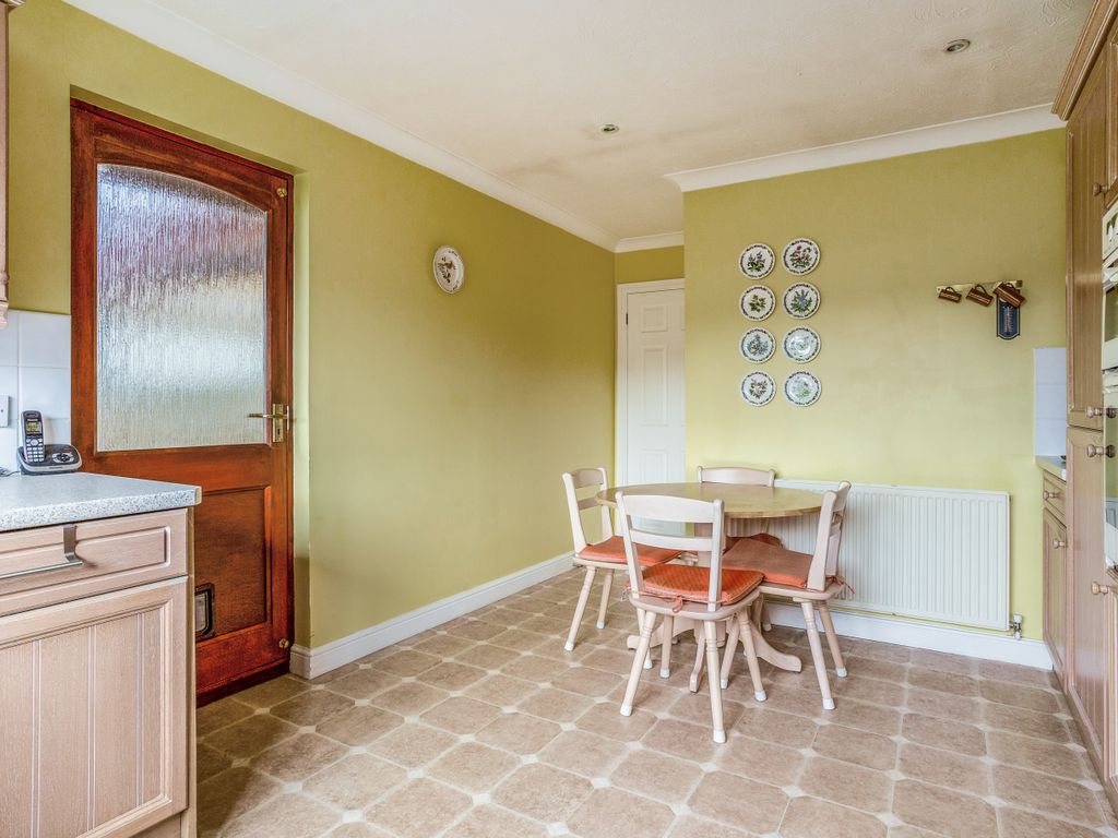 2 bed bungalow for sale in Downview Road, Petworth GU28, £550,000