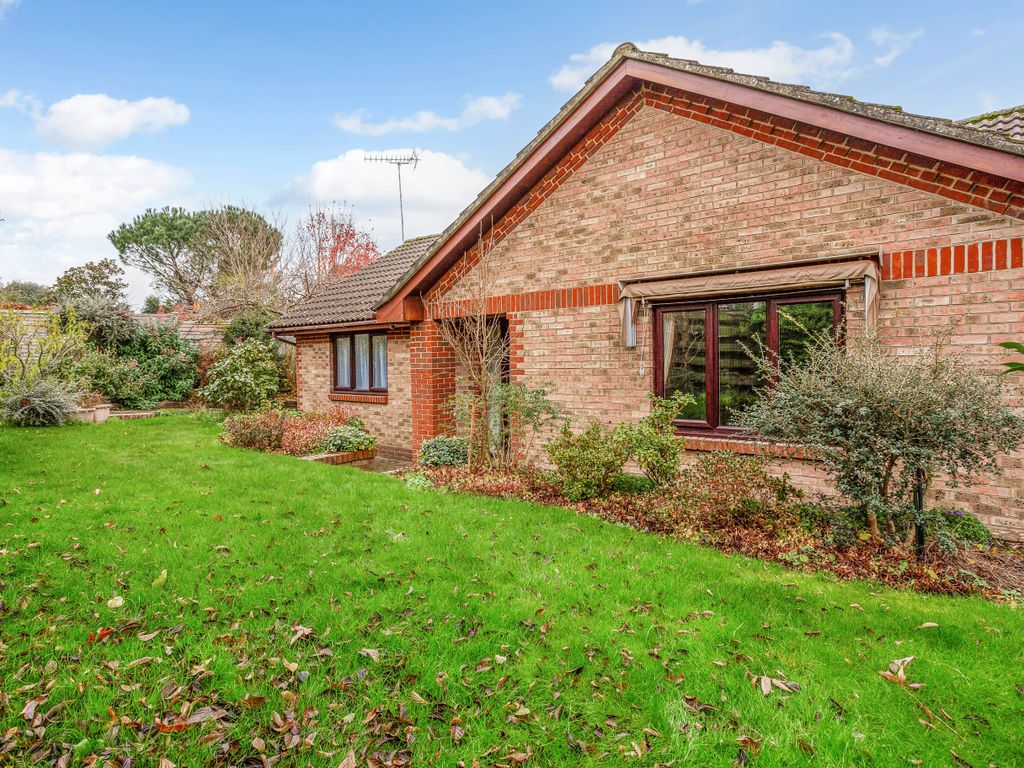 2 bed bungalow for sale in Downview Road, Petworth GU28, £550,000