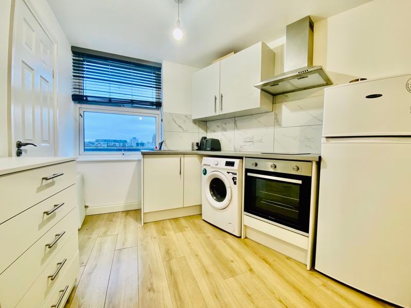 1 bed flat to rent in Stoke Newington Road, London N16, £1,350 pcm