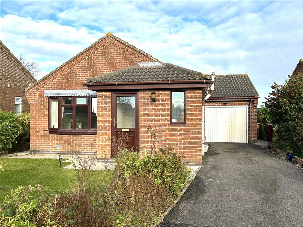 2 bed bungalow for sale in Willowbrook Drive, Brigg DN20, £220,000