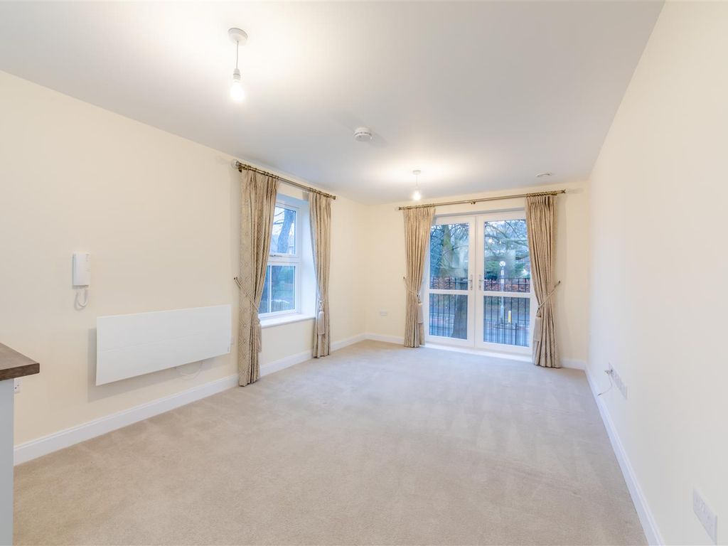 2 bed flat for sale in Hexham NE46, £325,000