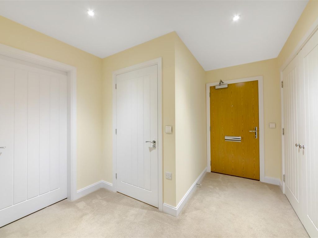 2 bed flat for sale in Hexham NE46, £325,000