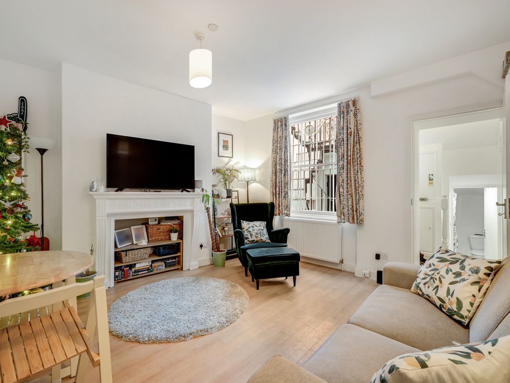 1 bed flat to rent in Tachbrook Street, Pimlico SW1V, £2,400 pcm
